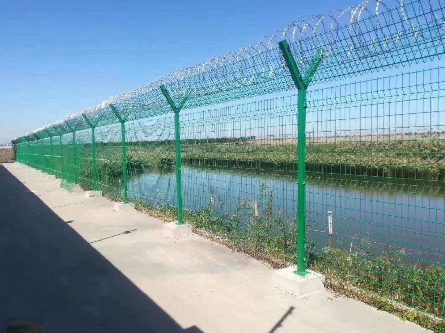 Y形護欄